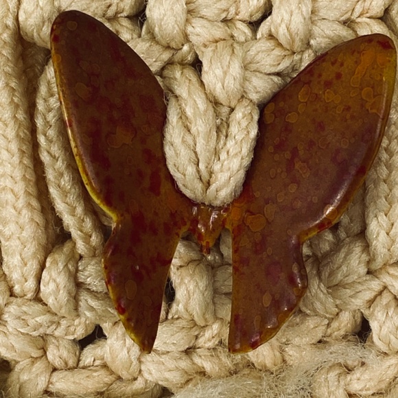 Vintage Cream Macrame Wall Hanging Woven Yarn with Acrylic Butterfly Accent 18” - Picture 3 of 9